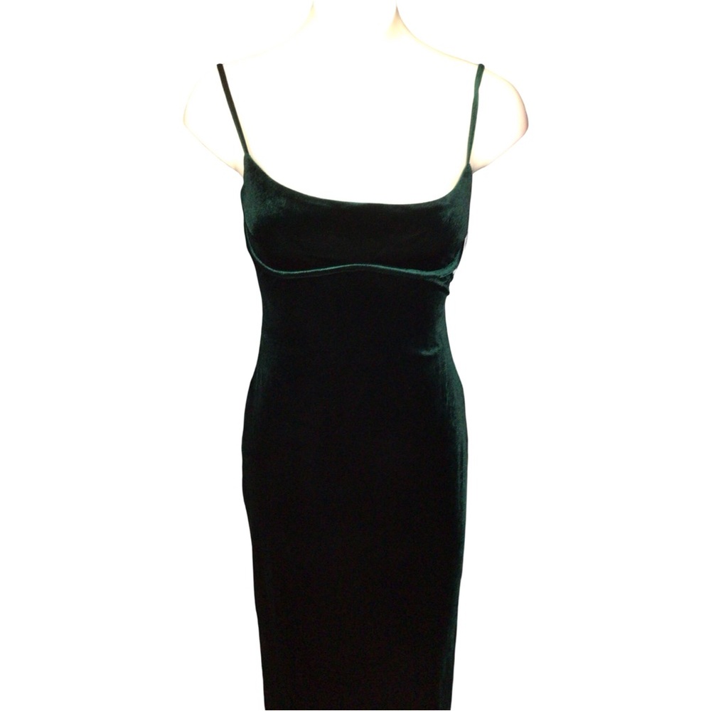 Sophisticated Velvet Maxi Dress in Deep Green - Picture 7 of 8